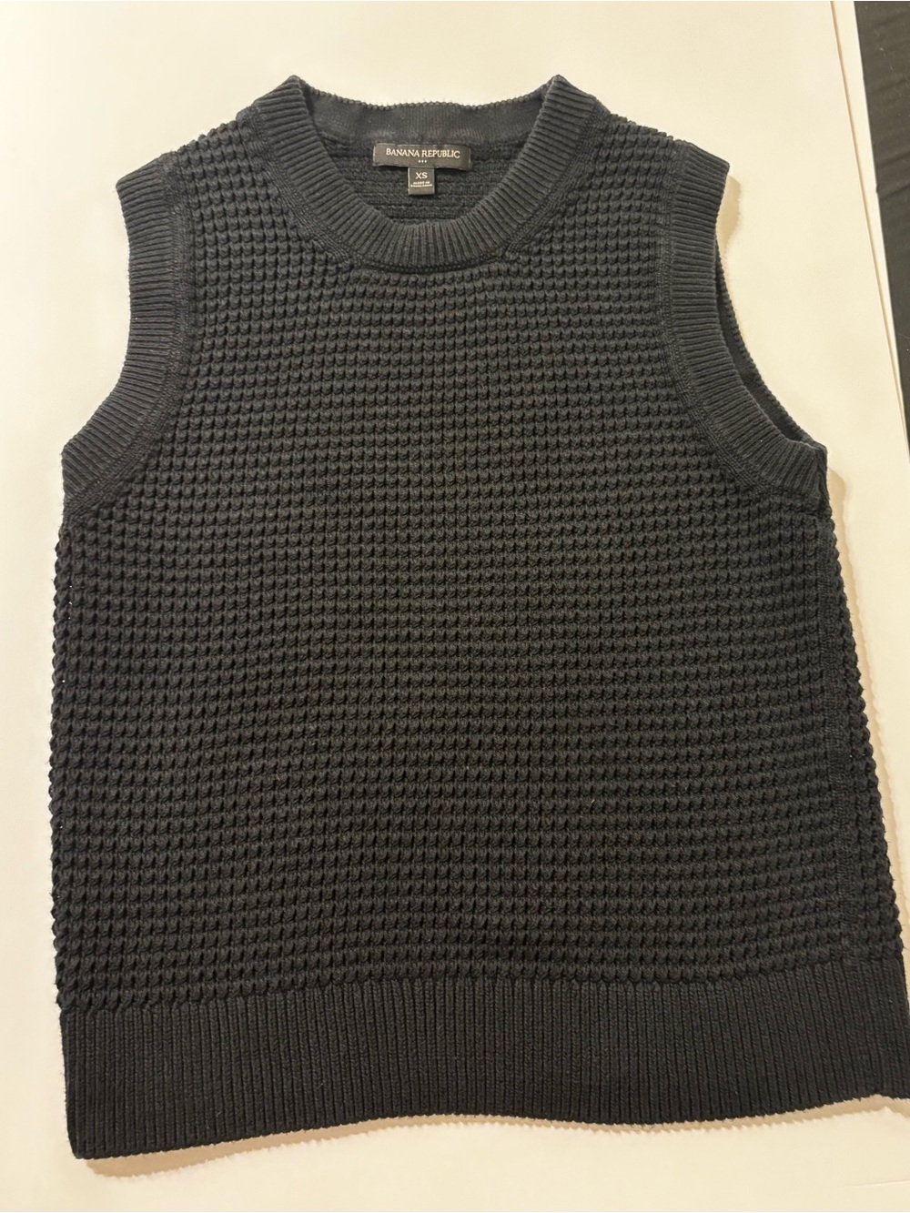 Banana Republic Men's Black Textured Crewneck Sweater Vest